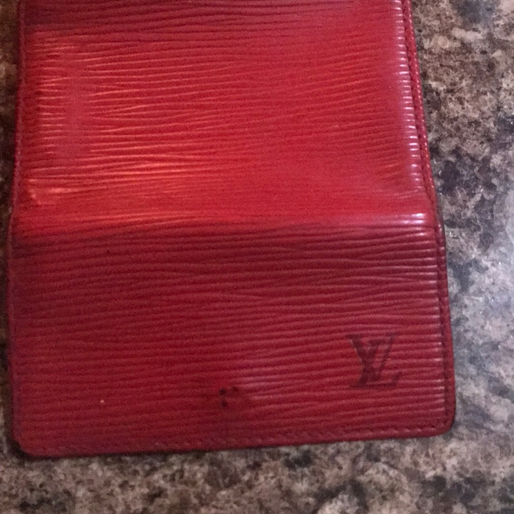 Red Epi LV Leather Key Holder - Picture 5 of 8